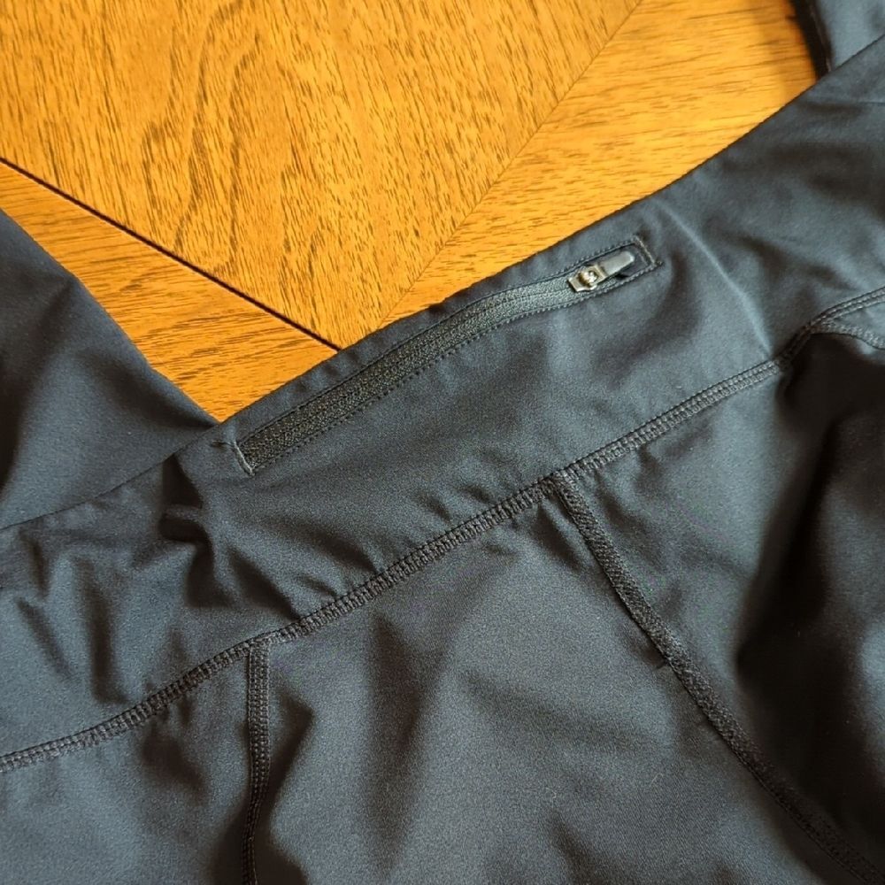 Nike Dri-Fit Women's Black Cropped Leggings - Picture 4 of 9